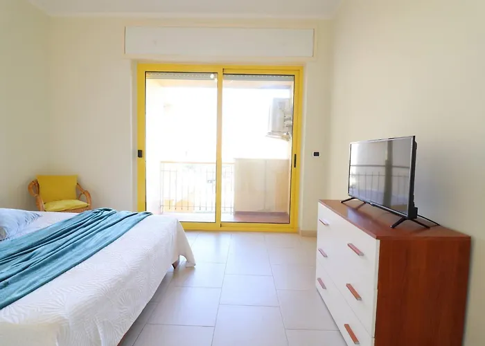 Apartment Casa Fedra, By The Sea In